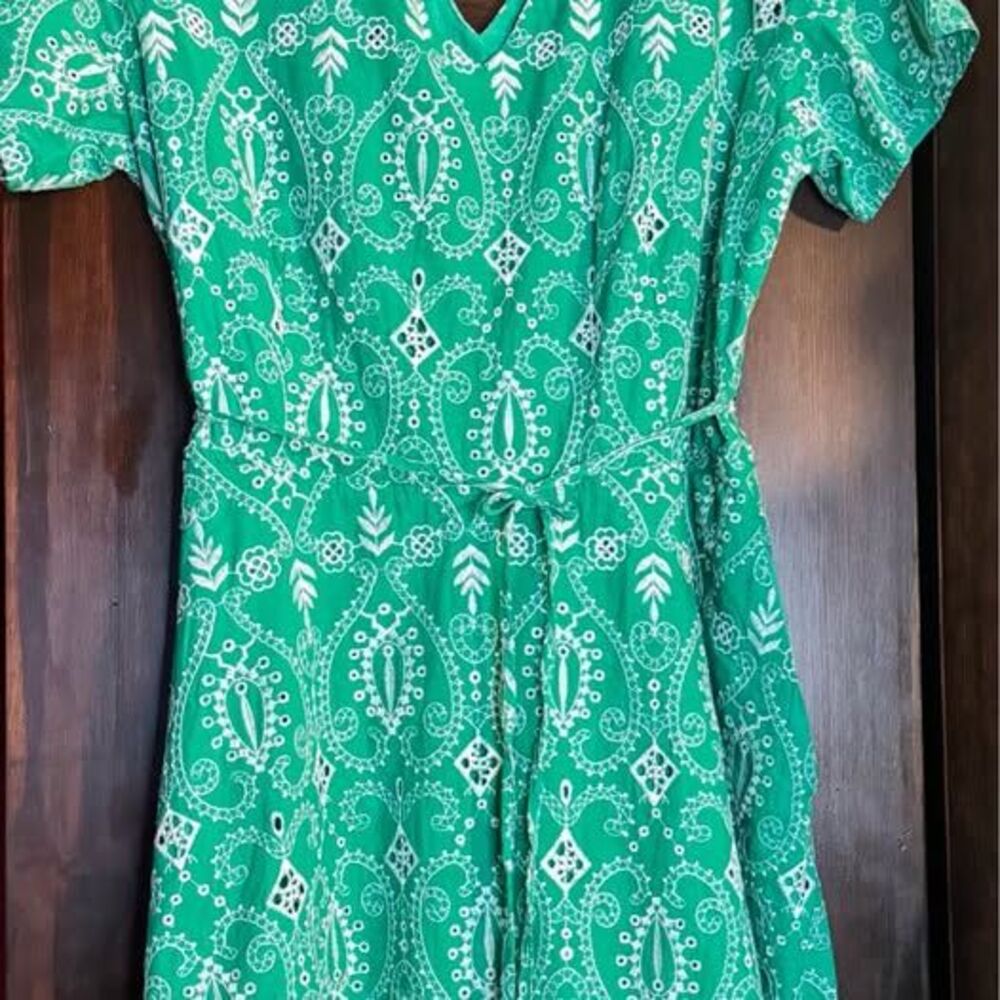 Draper James Fit & Flare Eyelet dress. **POCKETS*** Size XL
